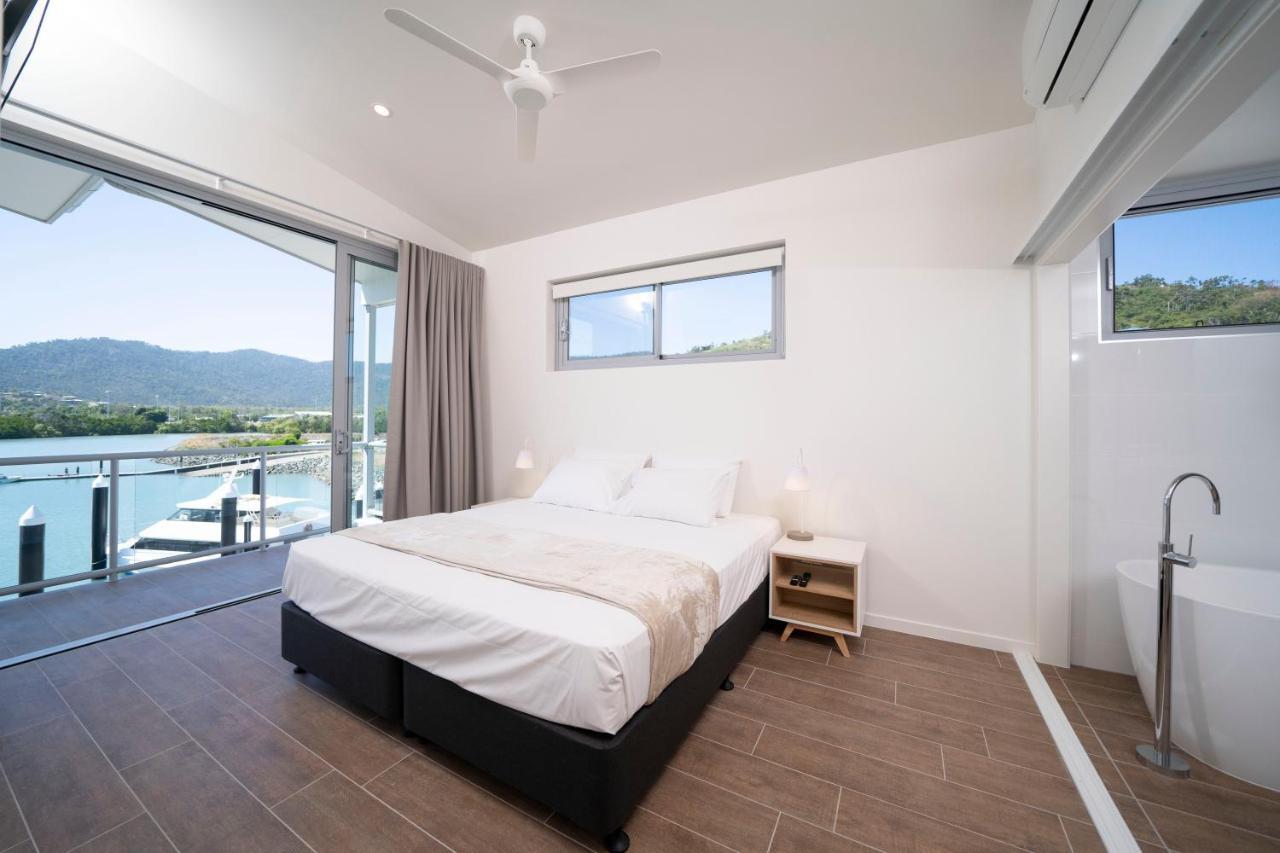 Harbour Cove Hotel Airlie Beach Exterior photo