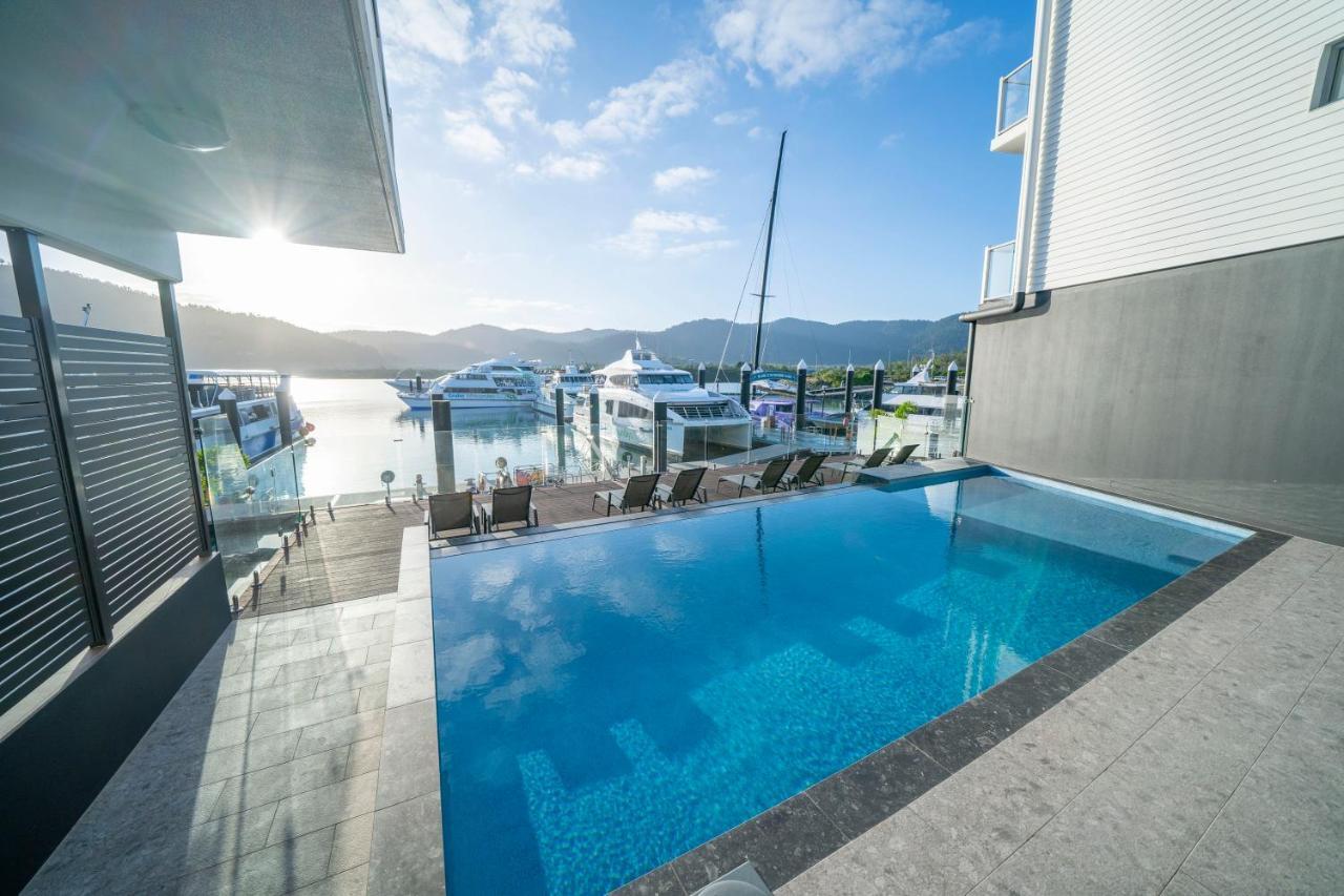 Harbour Cove Hotel Airlie Beach Exterior photo