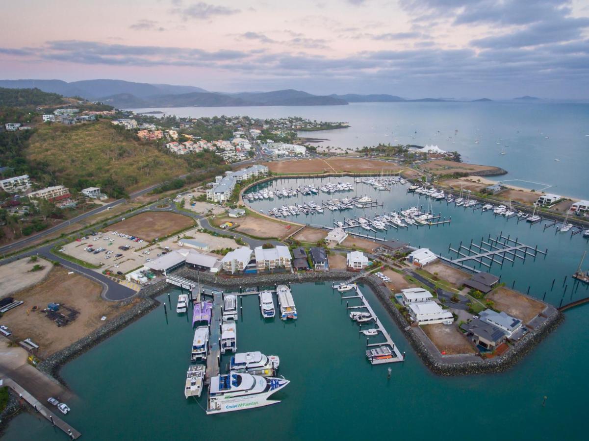 Harbour Cove Hotel Airlie Beach Exterior photo